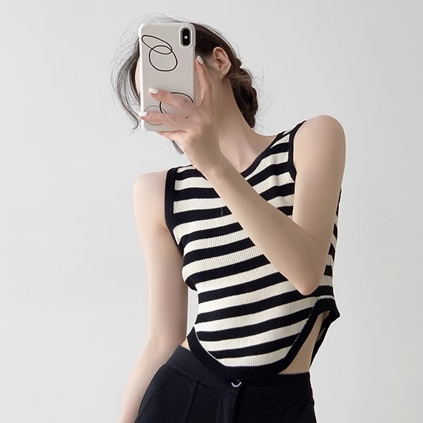 トップス カットソー タンクトップ ショート丈 袖なし ノースリーブ ラウンドネック 襟なし タイト スリット サイドスリット 薄手 かわいい 大人可愛い カジュアル 大人 おしゃれ かっこいい 5,621円