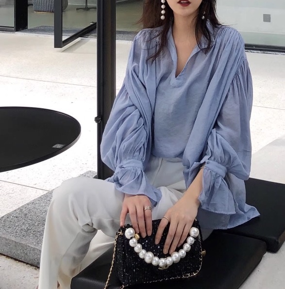 トップス ブラウス プルオーバー 長袖 ボリュームスリーブ 襟付き キーネック デザイン シアー ギャザー 美ライン 透け感 裏地 スタイルアップ ドラマチック エディター かわいい 大人可愛い