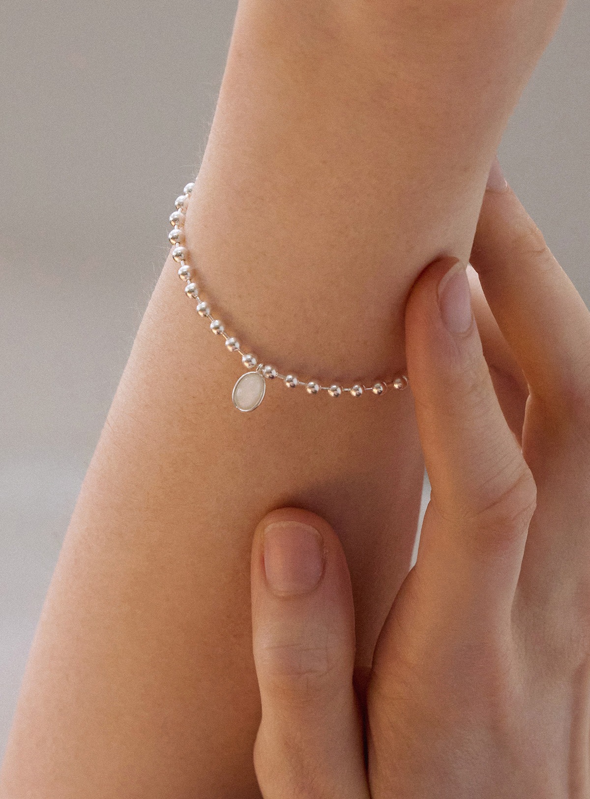 【メガ割 最大30％OFF】925シルバー ミューペイルオーバルボールブレスレット存在感と繊細さを併せ持つ一本