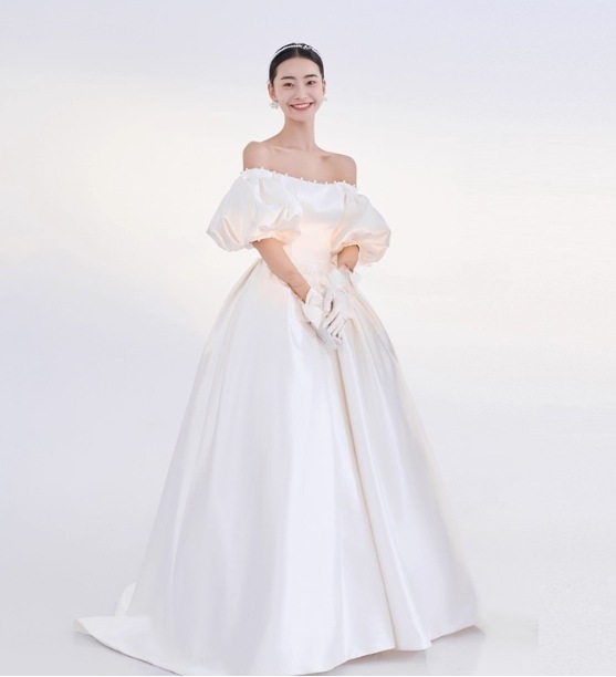 ウェディングドレス オフショルダー パール パフスリーブ 憧れのドレス 拳式/前撮り