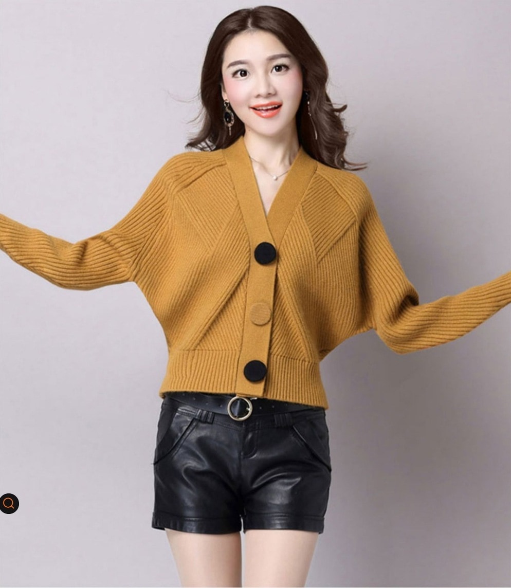 レディース 個性的 トップス ニット カーディガン ショート丈 袖あり 七分袖 ボリューム袖 ドルマンスリーブ 萌袖 モモンガ袖 Vネック 裾イン ウエストマーク リブ 前開き ボタン 大きいボタン