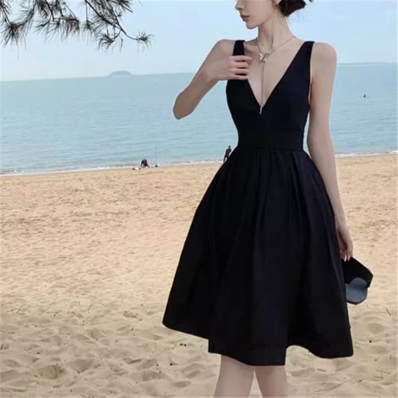 ドレス パーティドレス ミドルドレス ミドル ノースリーブ Vネック リゾート かわいい 大人可愛い きれいめ シンプル 大人 上品 おしゃれ かっこいい 大人女子 こなれ感 エレガント 華やか 無地