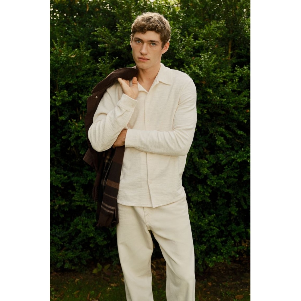 H&M テクスチャードシャツレギュラーフィットクリーム