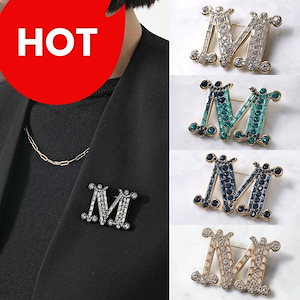 ブローチ レディース クリスタル ロゴ アクセサリー ピンバッチ カラー5色