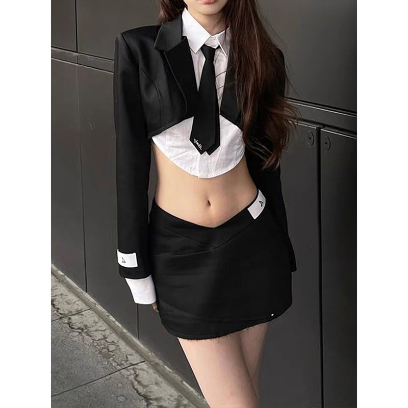 スパイシーなプレッピースタイルのレディース春夏ショートブレザーベースシャツハイウエストスリミングスカートの3点セット
