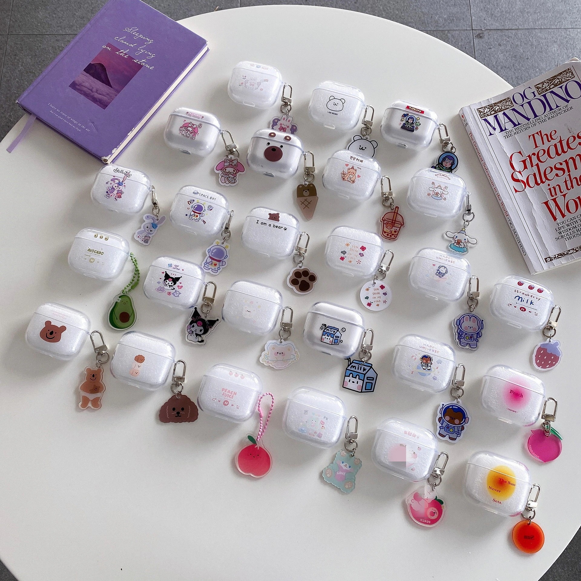 AirPods Pro ケース おしゃれ 可愛い かわいい シンプル イヤホンケース 耐衝撃 AirPods 第1/2世代 第3世代 ケース チャーム付き AirPodsケース