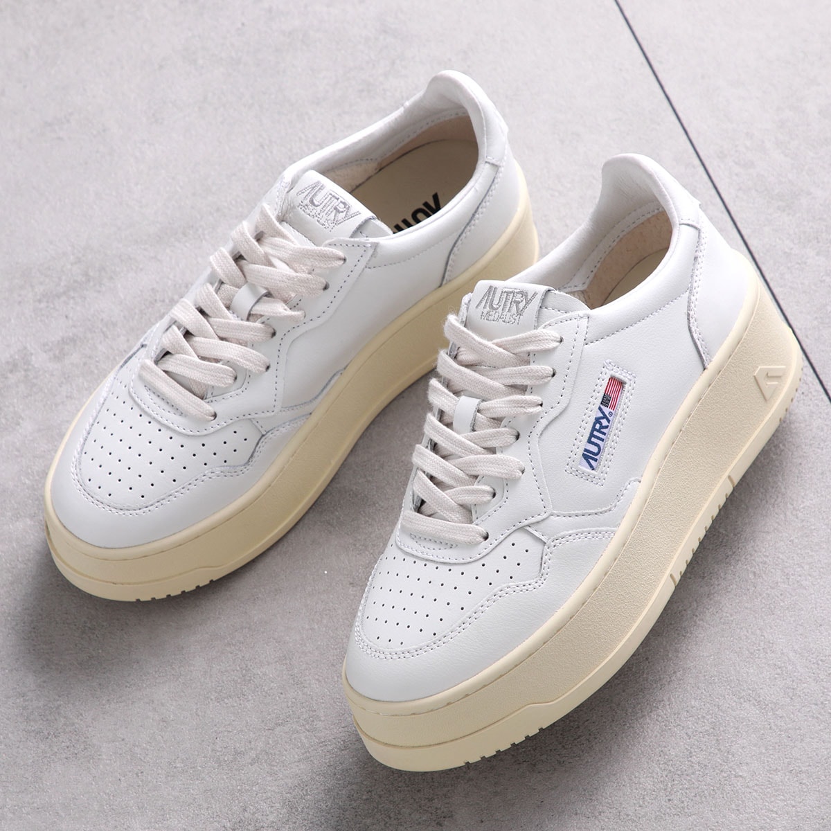 AUTRY オートリー スニーカー MEDALIST PLATFORM PTLW LL15 レディース 厚底 ローカット レザー シューズ 靴 WHT/WHT 29,075円
