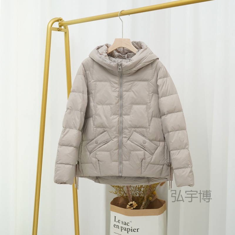 hyb1 ダウンジャケットの女性 2025 新しいショートフード付き軽量ハイエンド厚みのある暖かい女性の大きいサイズ厚みのあるファッション