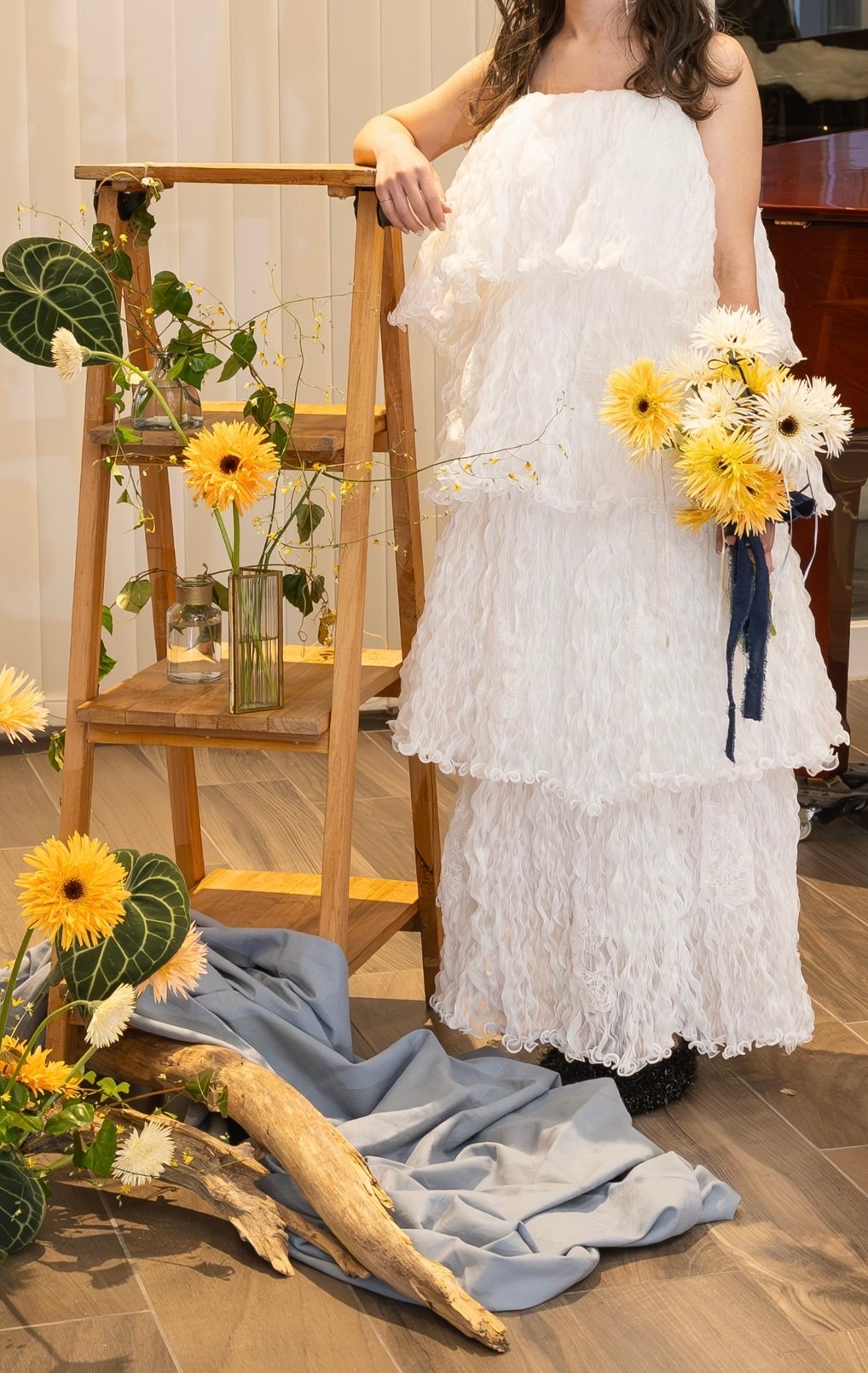 実例写真！ウェディングドレス 流れる透け花レース プリーツスカート キャミソール ロング 二次会