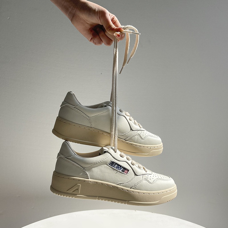 人気商品au厚底牛革靴カジュアルスニーカーレトロ丸いつま先通気性ニッチ韓国版女性用スポーツホワイトシューズ