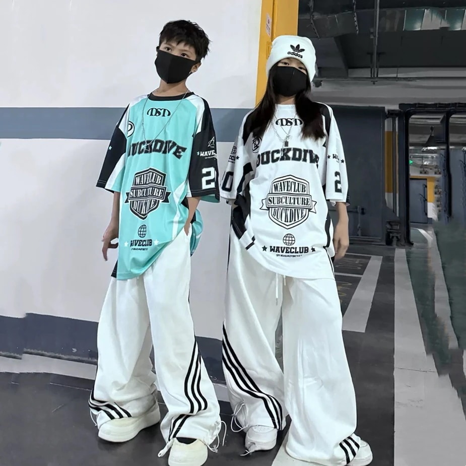 韓国の男女の子供のヒップホップの速乾の半袖のtシャツのズボンの子供の六一の街のダンスはhiphopを演じて服のスーツを出します