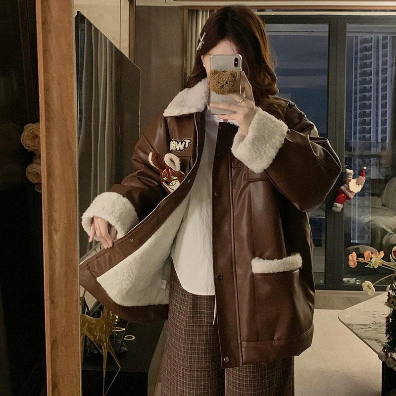 秋冬防寒 あったかレザーアウター 風スタイルアップ かわいい ブルゾンファー付きファッション系裹起毛大人ゆったりカジュアルストリートサイズレディースムートン襟フリース シルエット学生通学丈エコ