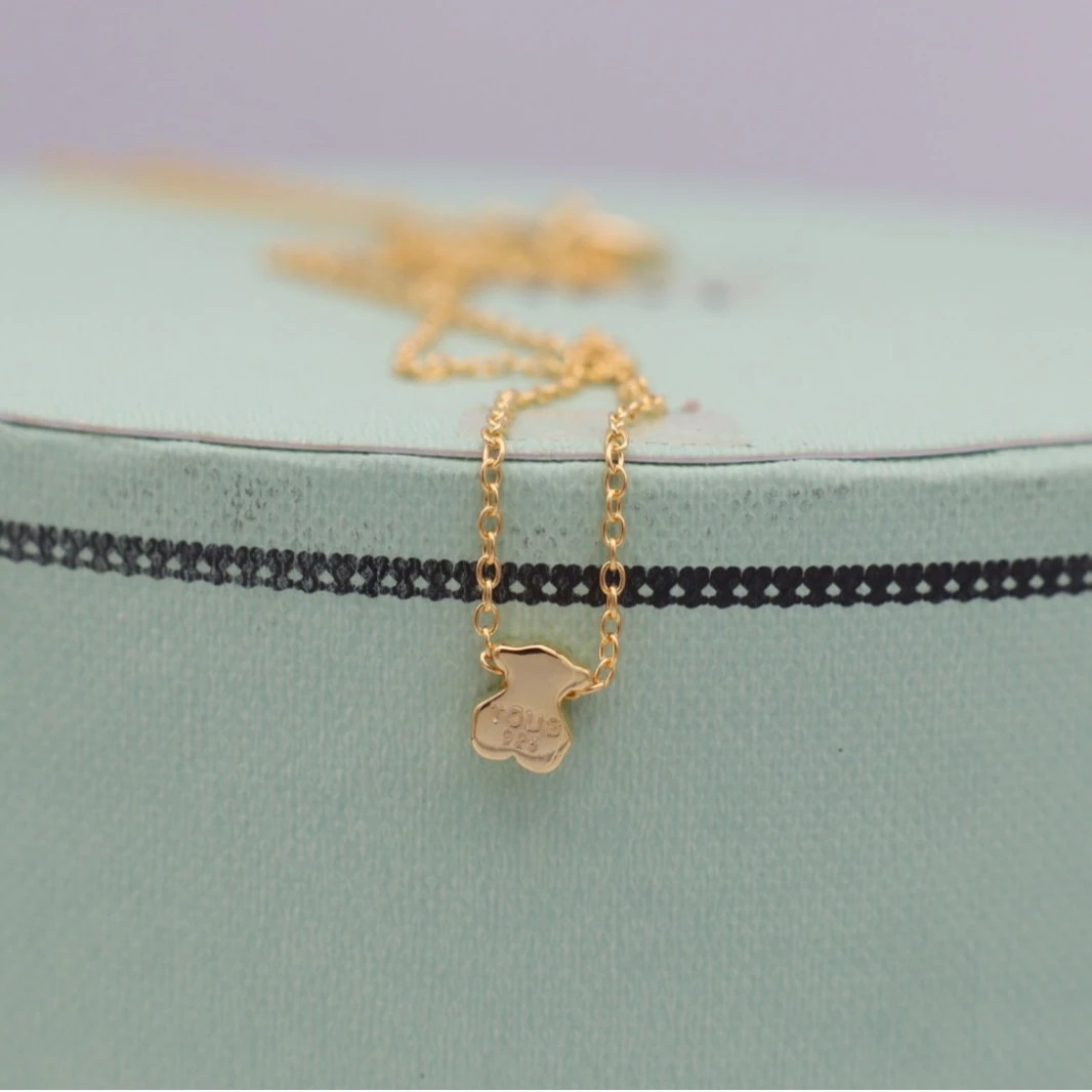 シンプルなテディベアのネックレスS925 スターリング シルバーに 18K ゴールド メッキを施したニッチでエレガントそしてファッショナブルなテディベアのネックレスです