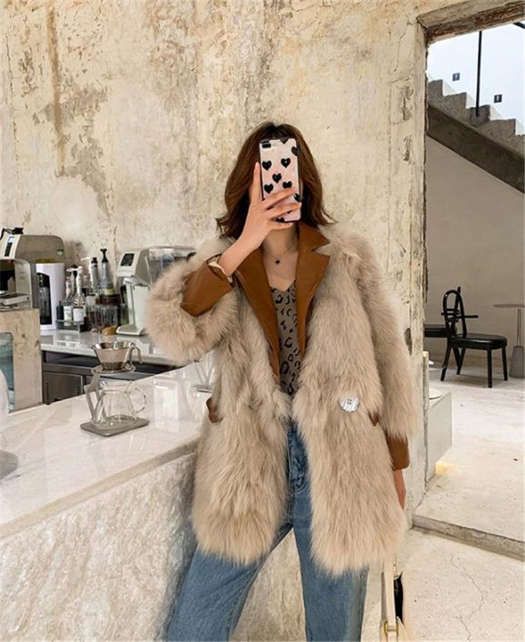 クーポン使用可能清純で人をうっとりさせる早い者勝ち 2023新作スタイル イミテーションフォックスファー ファー コート 韓国版 毛皮ワン スーツカラー Ｖネック sweet系 長袖 大人気
