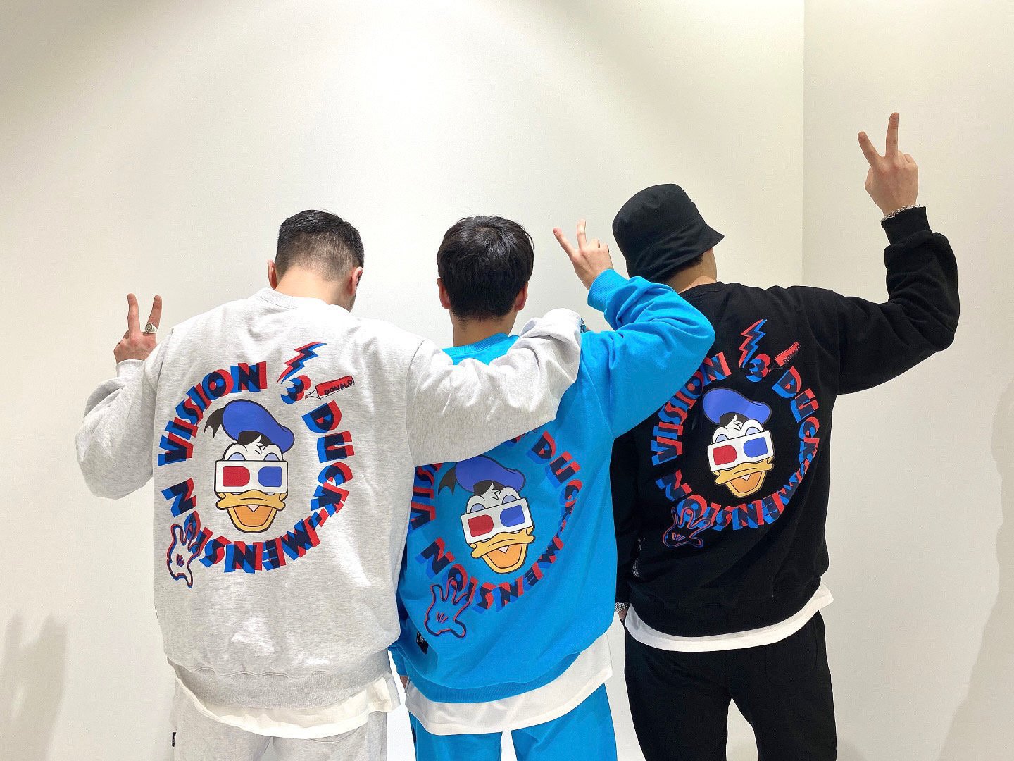 韓国男性ファッション 2021年人気ディズニードナルドノックプリンティングマンツーマンTシャツ