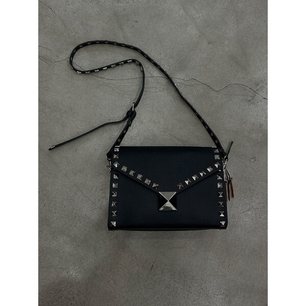 cheek studs shoulder C25012-15 ブラック ショルダーバッグ