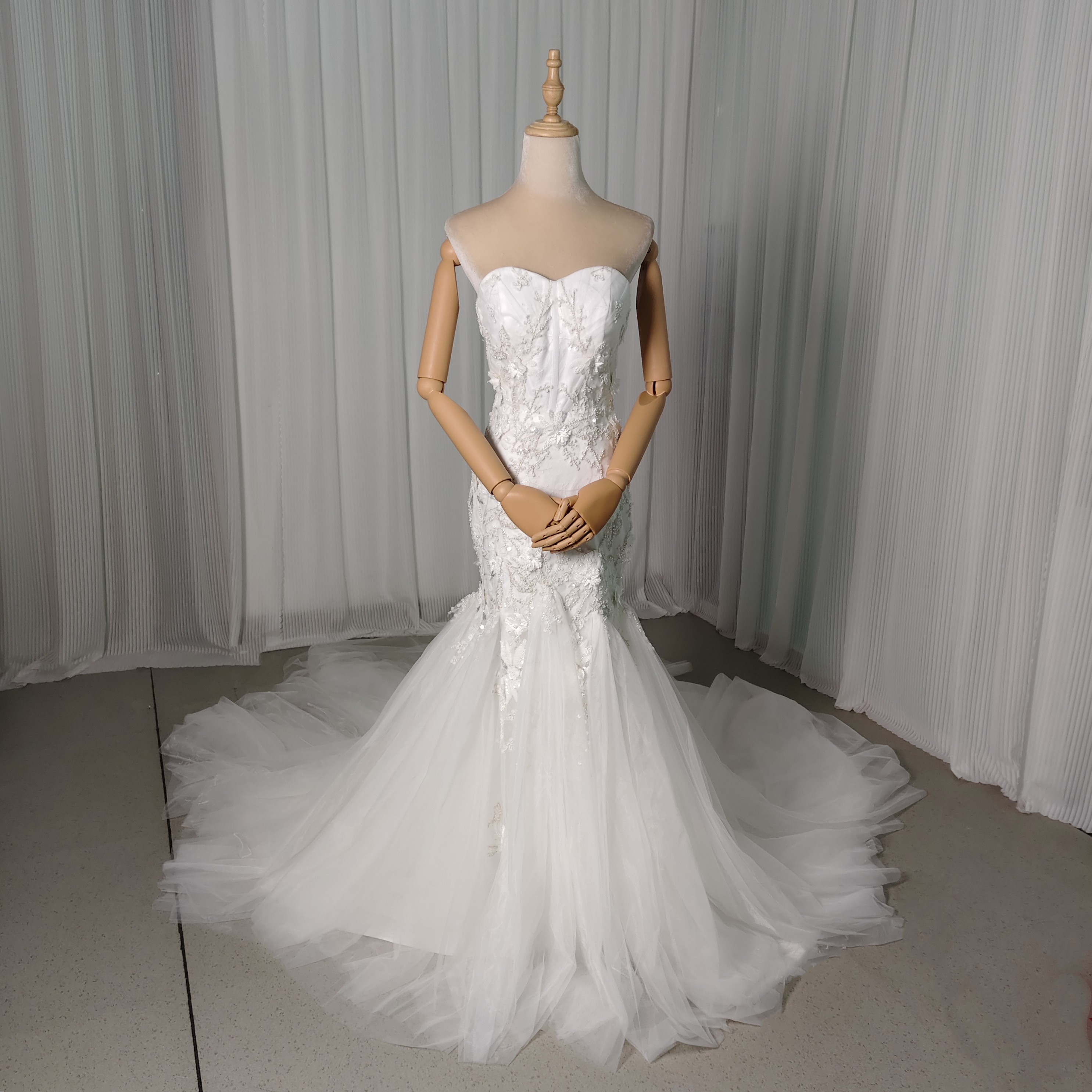 フランス風 ウェディングドレス ベアトップ マーメイドライン 3D立体レース刺繍 花モチーフ 編み上げ 結婚式