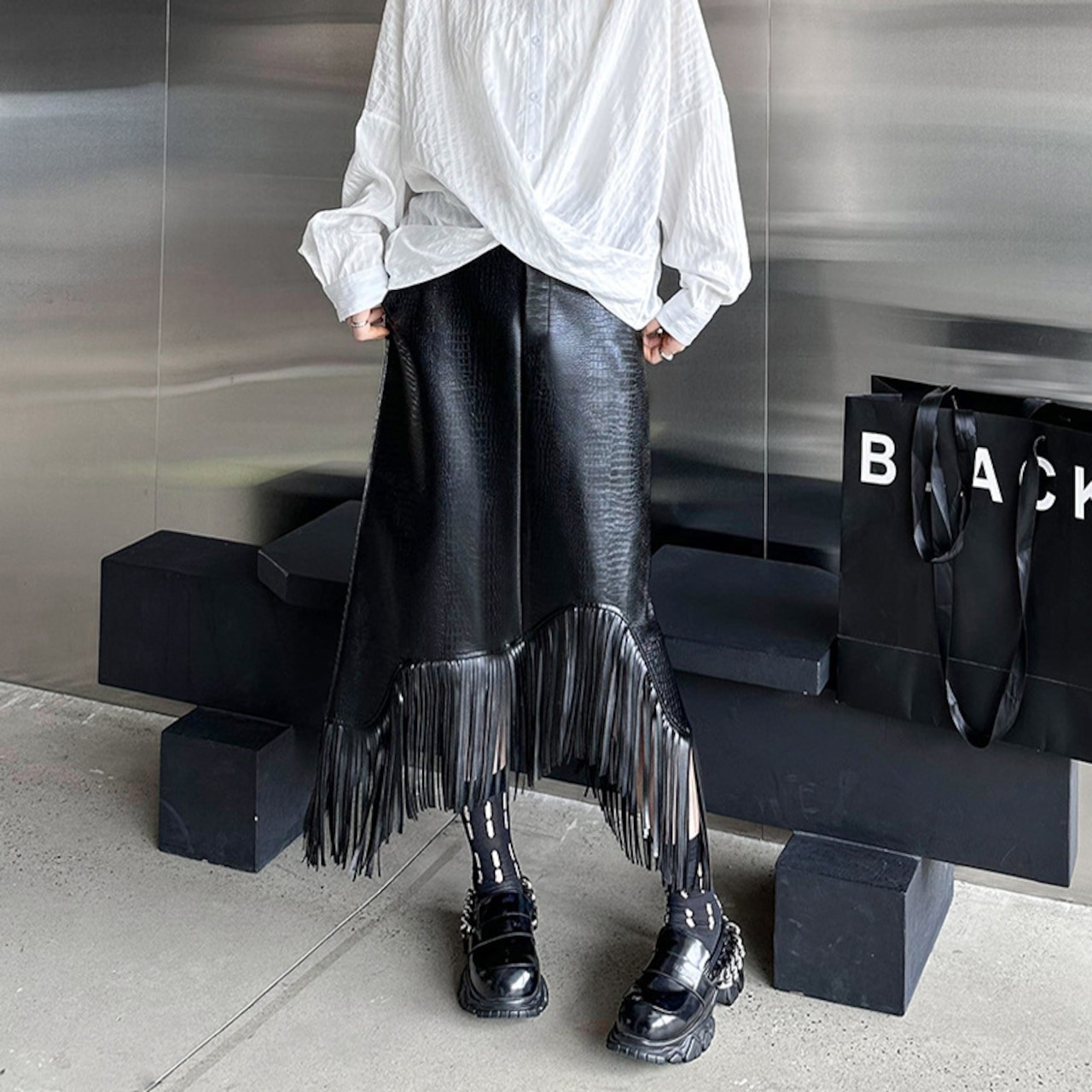 フリンジ付きレザースカート PUレザースカート スカート PU フェイクレザー フリンジ タッセル Aライン レディース 春 秋 冬 モード系 カジュアルストリート アメカジコーデ オシャレ 可愛い