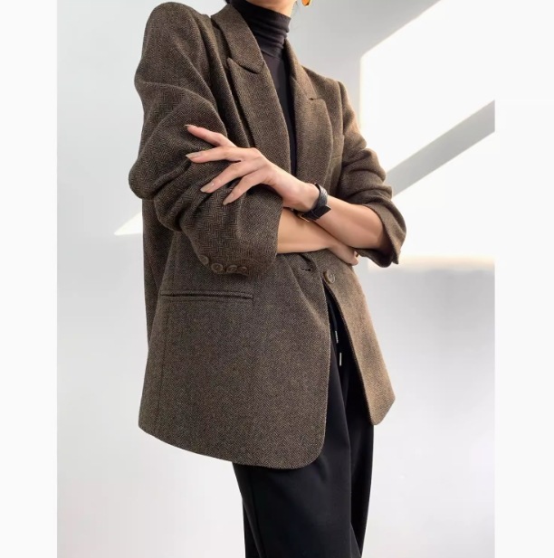 アウター ジャケット ミディアム丈 長袖 襟付き 前開き ボタン かわいい 大人可愛い きれいめ シンプル 上品 おしゃれ かっこいい レトロ ラフ ルーズ こなれ感 個性的 主役級 存在感 抜け感 8,911円