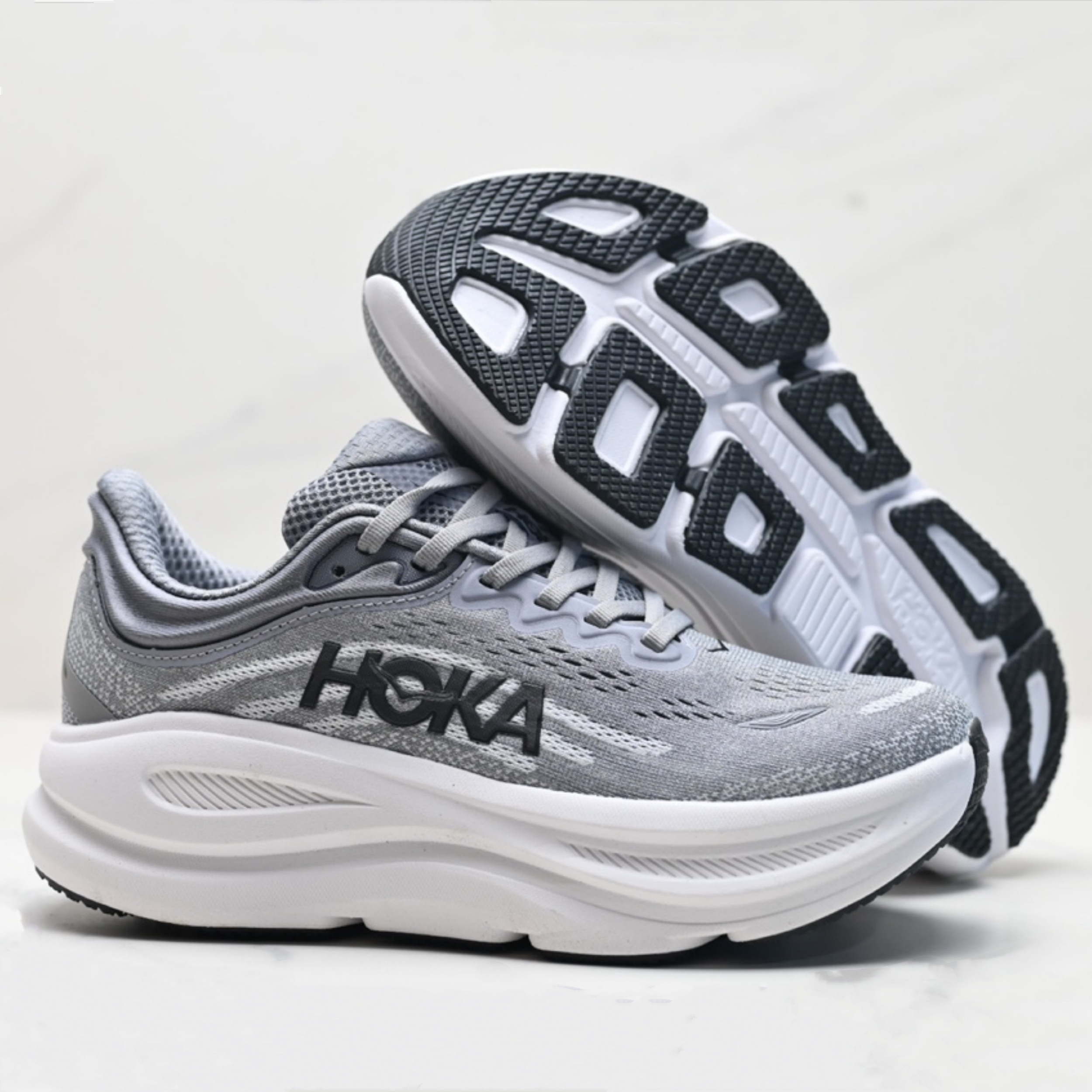 新品未使用 ホカオネオネ 人気 ボンダイ 9 / ハイテクスニーカー グレー 男女兼用 海外輸入
