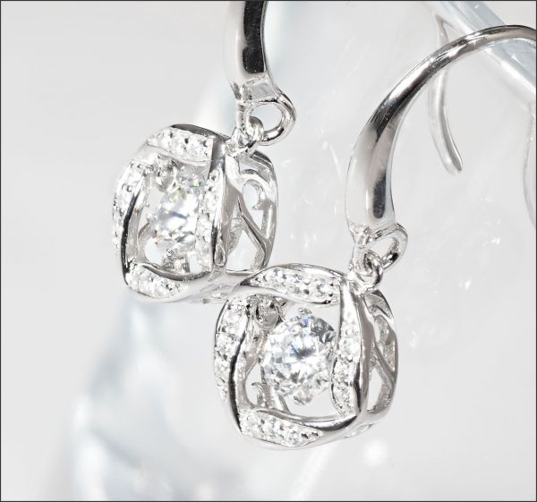 大人気 デザイン ダンシング ストーン クロスフォー ダイヤモンド ピアス プレゼント