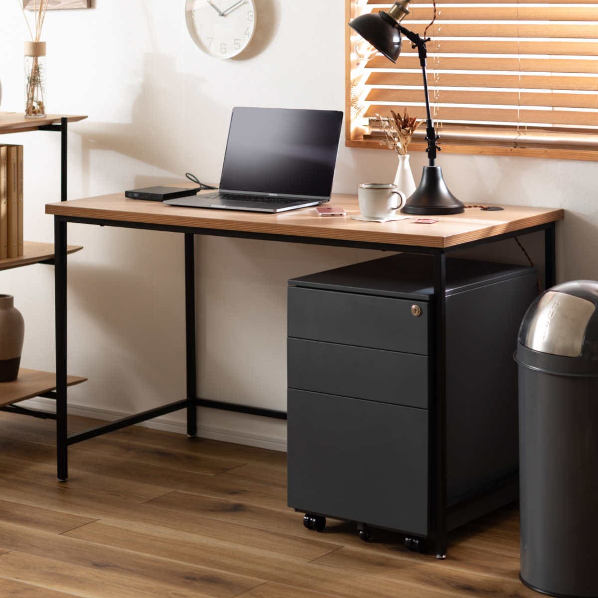 デスク 幅120cm 木目調 スチール脚 メラミン パソコンデスク 机 リビングデスク 学習机 勉強机 大人 大学生 シンプル おしゃれ 異素材 配線穴付き