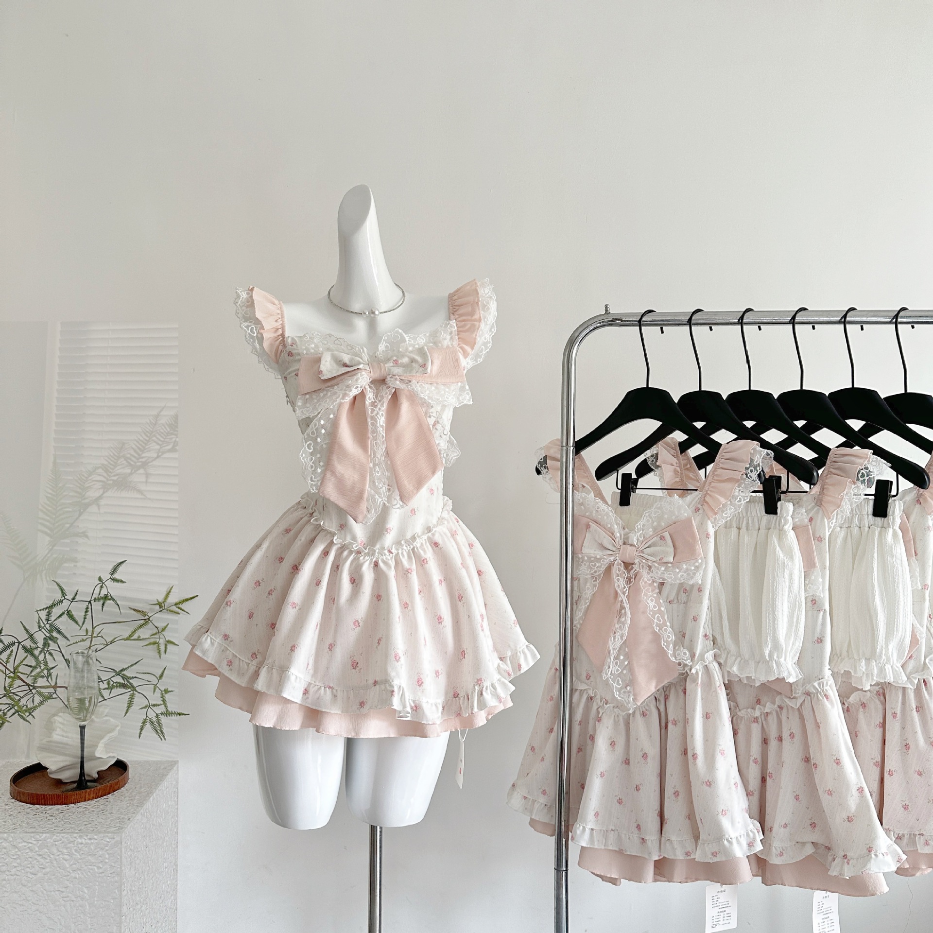 【急速出荷】少女ココナッツアカデミー系甘ウサギ物語白いセーラーカラー半袖胸牌ピンクのケーキスカート