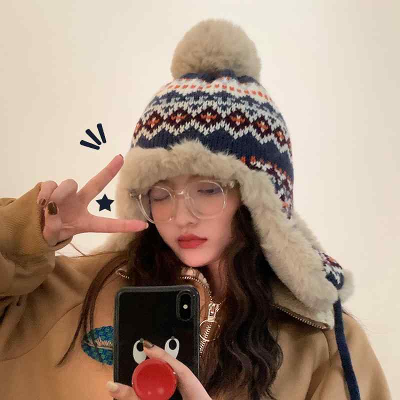 帽子 レディース 冬用 韓国 ストライプ フリース ファー 防寒 防風 サイクリング 普段使い 暖かい 耳あて カバー かわいい 紐付き 黒 青 赤 ポンポン