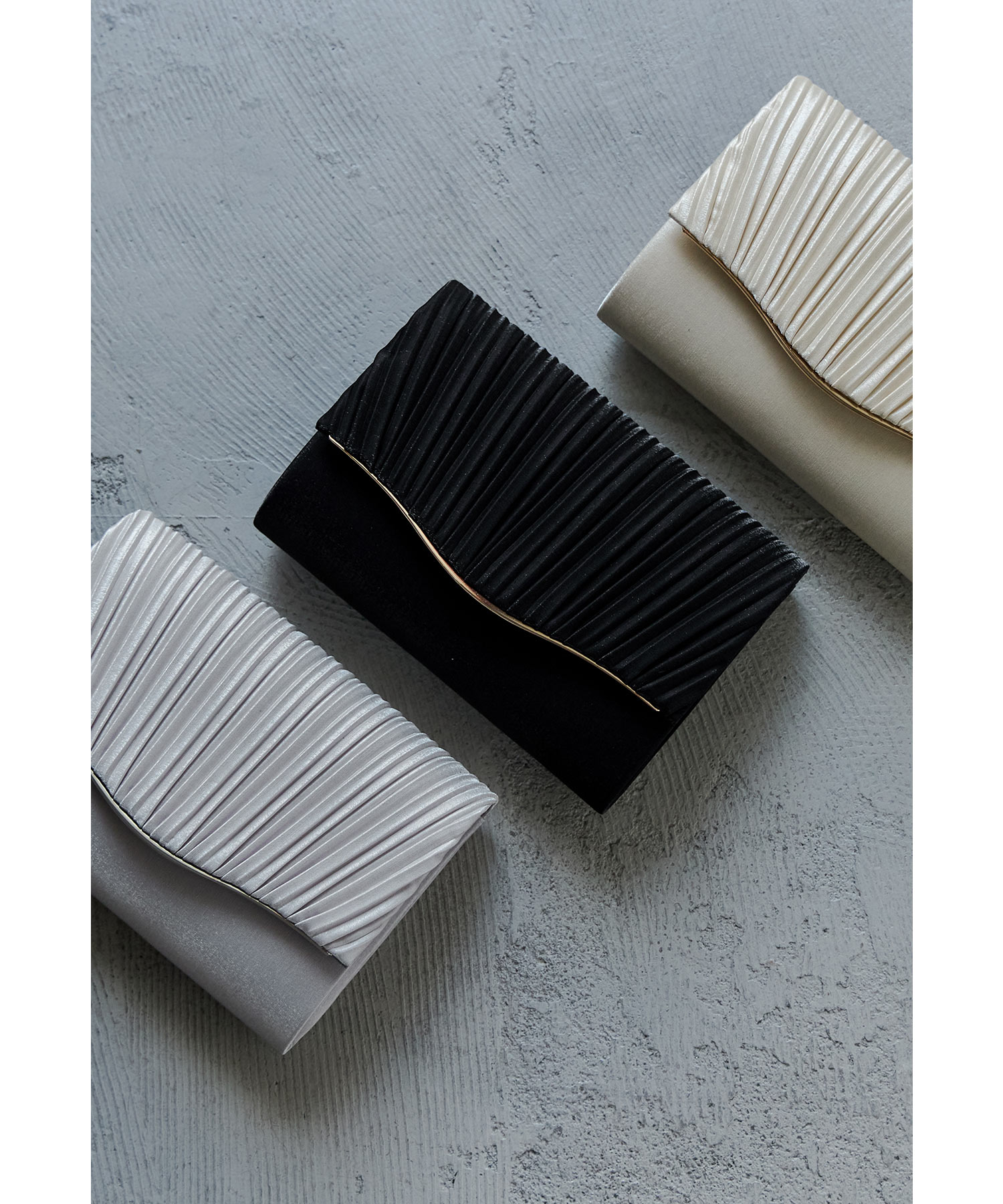 プリーツサテンクラッチバッグ パーティーバッグ 2way スクエア ミニバッグ ショルダーバッグ 肩掛け 斜めがけ コンパクト 無地 結婚式 お呼ばれ セレモニー パーティー 二次会 披露宴 謝恩会