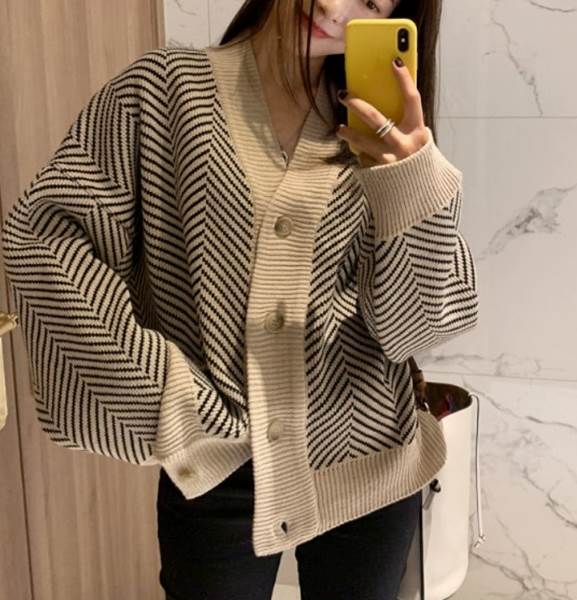 レディース トップス ニット カーディガン 長袖 萌袖 Vネック 前開き かわいい 大人可愛い カジュアル 上品 おしゃれ ラフ ルーズ 存在感 ラブリー キュート ナチュラル シック 高級感 芸術的