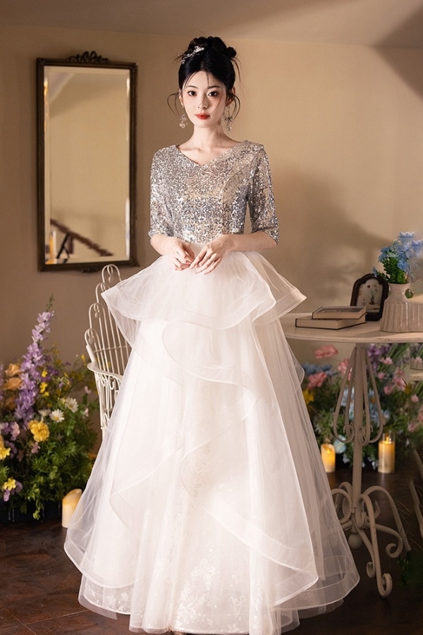 タキシードのスカートの女性のタイプは軽くて豪華です