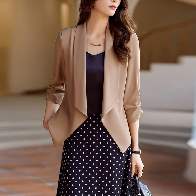 カーキシフォンのスモールスーツジャケット 女性の春と夏2024新しい薄い部分のカジュアル7分袖ショートスーツブラウス