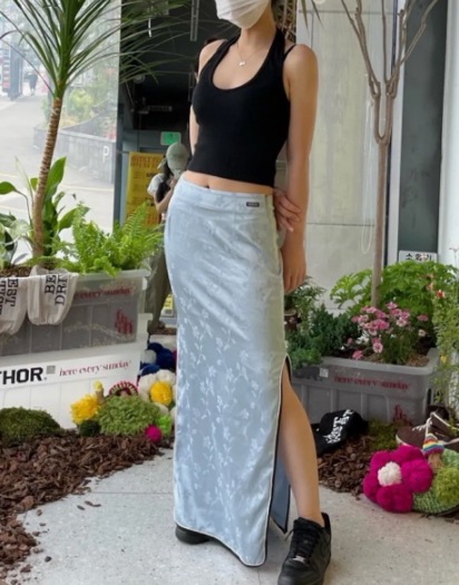 [韓国の人気商品] Satin Folksy Maxi Skirt 5,727円