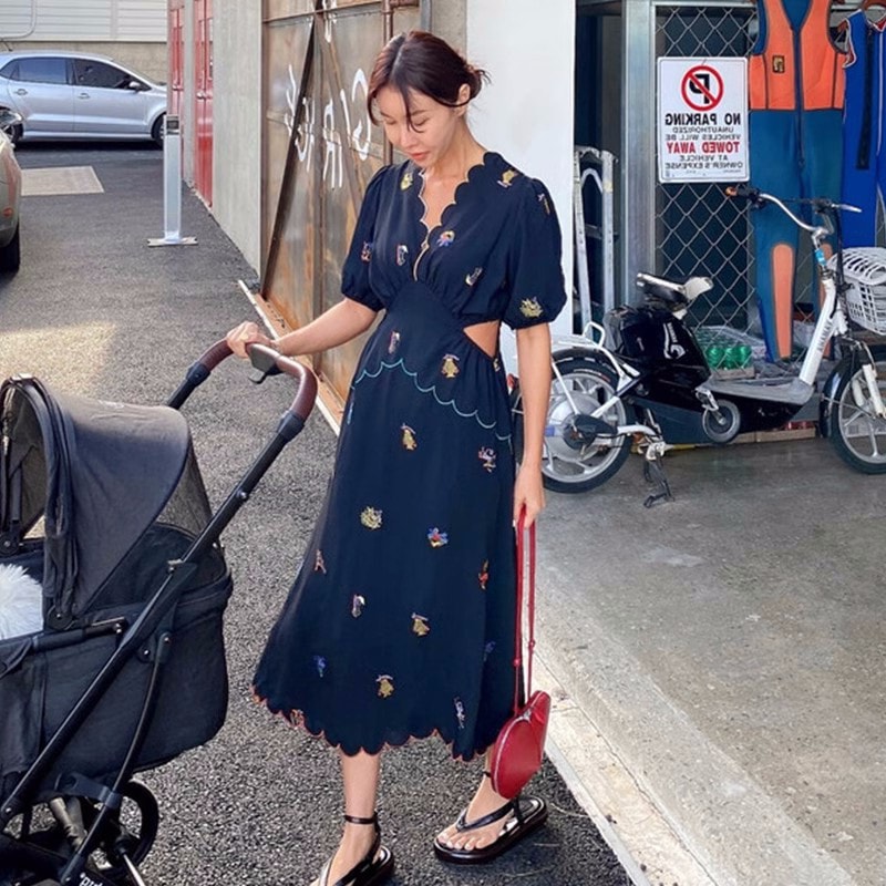 ワンピース ミモレ丈ワンピース 半袖 Vネック カットアウトデザイン 腰見せ ミモレ丈 かわいい 大人可愛い きれいめ シンプル 上品 おしゃれ きちんと 大人女子 こなれ感 個性的 主役級 存在感