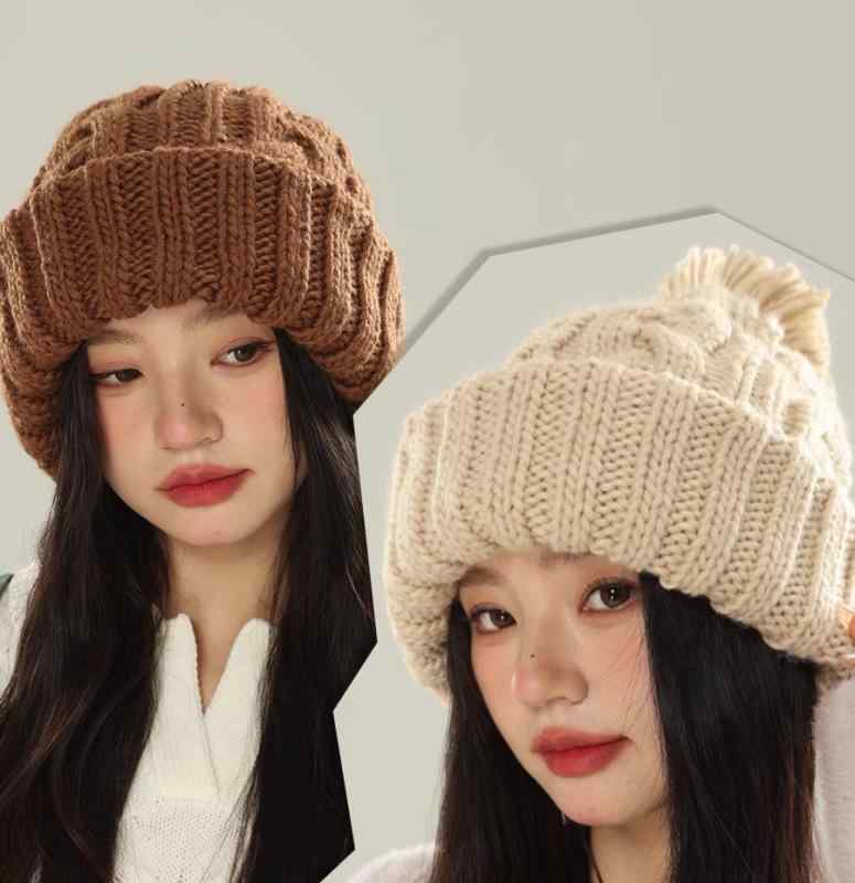 ニット帽 レディース 秋冬 ボンボン ビーニー 帽子 大きめ 厚手 ウール 暖かい 防寒 防風 伸縮性 リブ ケーブル編み 柔らかい 小顔効果 ワッチ 無地 おしゃれ カジュアル シンプル 普段使い