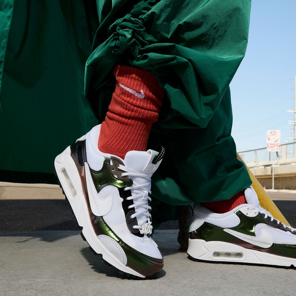 ナイキ女性用エアマックス 90 フューチュラ SE EDNC FV1168-100