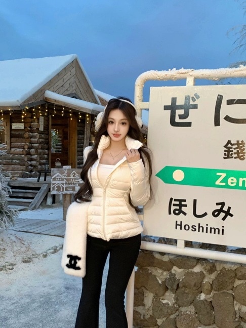 大特価中綿ジャケット レディース 冬 アウター ショート丈 スタンドカラー スリム タイト 細見え 着痩せ 防寒 暖かい 軽量 黒 白 韓国 ファッション 骨格ウェーブ きれいめ 小さめ フィット