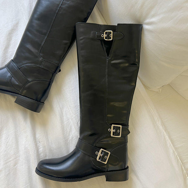 ロングブーツ ジョッキーブーツ ベルト フラット レディース ローヒール 黒 ブラック 歩きやすい 痛くない カジュアル シンプル 靴 婦人靴 韓国
