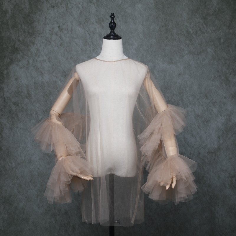 ラッフルモチーフのチュールトップス　ベージュボレロ　ドレスアレンジ　Tulle decorativeボリュームスリーブ ギャザーフリル シャツブラウス