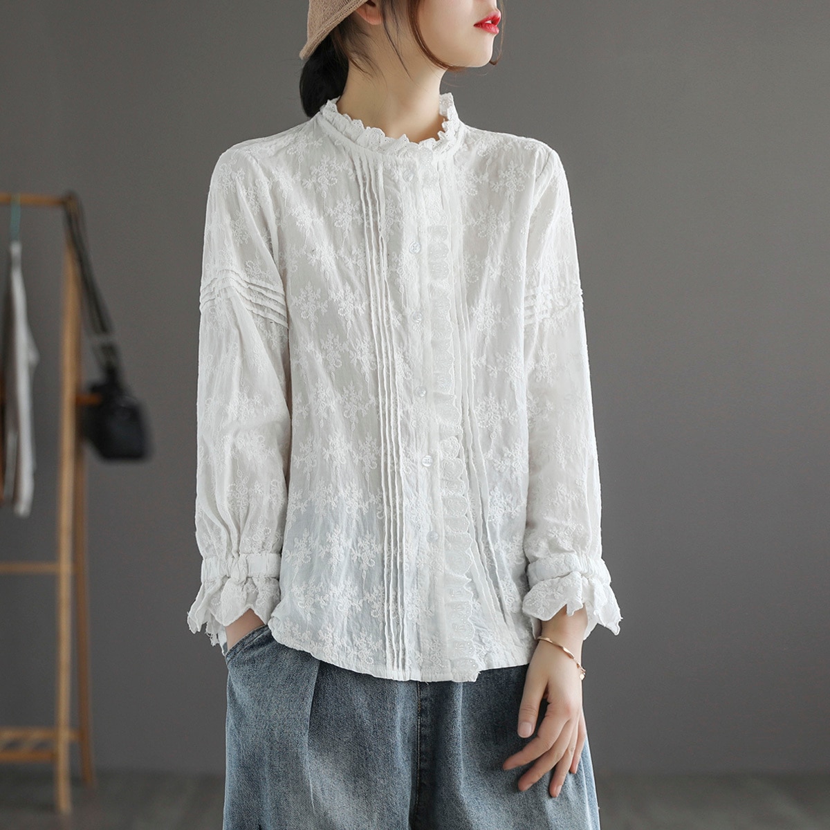 トップス ブラウス シャツ フリル襟 フリル 刺繍 ふりふり ひらひら 袖あり 長袖 前開き 薄手 かわいい 可愛い きれいめ カジュアル 大人 上品 おしゃれ お洒落 レトロ 大人可愛い 大人女子