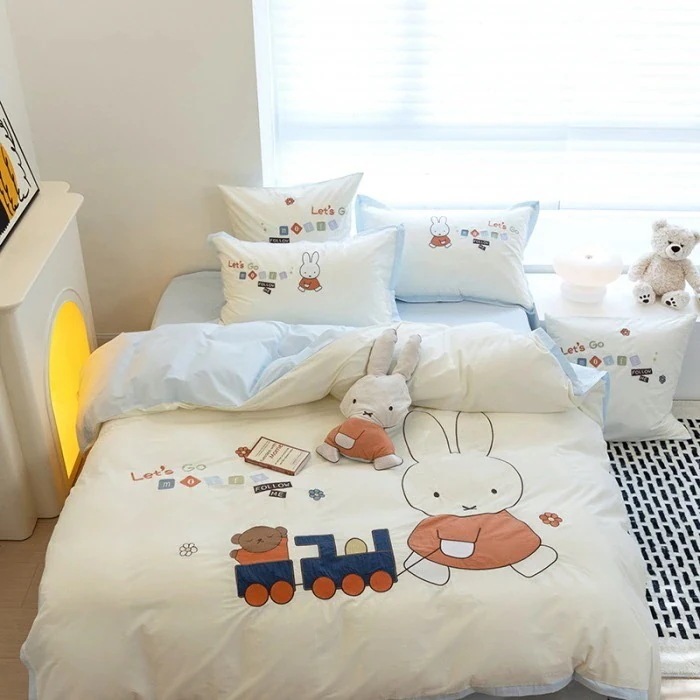 期間限定！ かわいいミッフィーウサギの純綿スモールフレッシュシーツと掛け布団カバーの4点セット子供用二段ベッド綿寝具