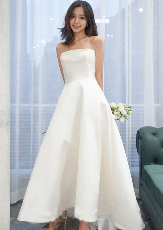 シンプルロングウエディングドレス　白　無地　森系花嫁ドレス　サテントレーンドレス　フリル　結婚式二次会パーティードレス　フォマール　舞台ステージロケ撮影衣装　送料無料