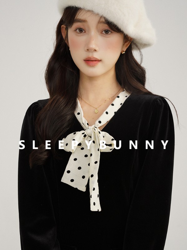 スリーピーラビット レトロエレガント ベルベット ドット柄 レースアップドレス レディース 冬 ウエスト痩せ ミドル丈 気質 Aラインスカート