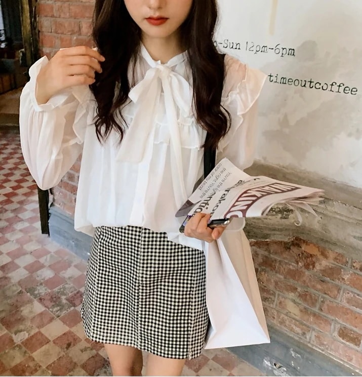 フリルブラウス ボウタイ トップス ブラウス 袖あり 長袖 フリル リボン 前開き 透け感 かわいい 大人可愛い きれいめ シンプル おしゃれ お洒落 大人可愛い 大人女子 こなれ感 ラブリー