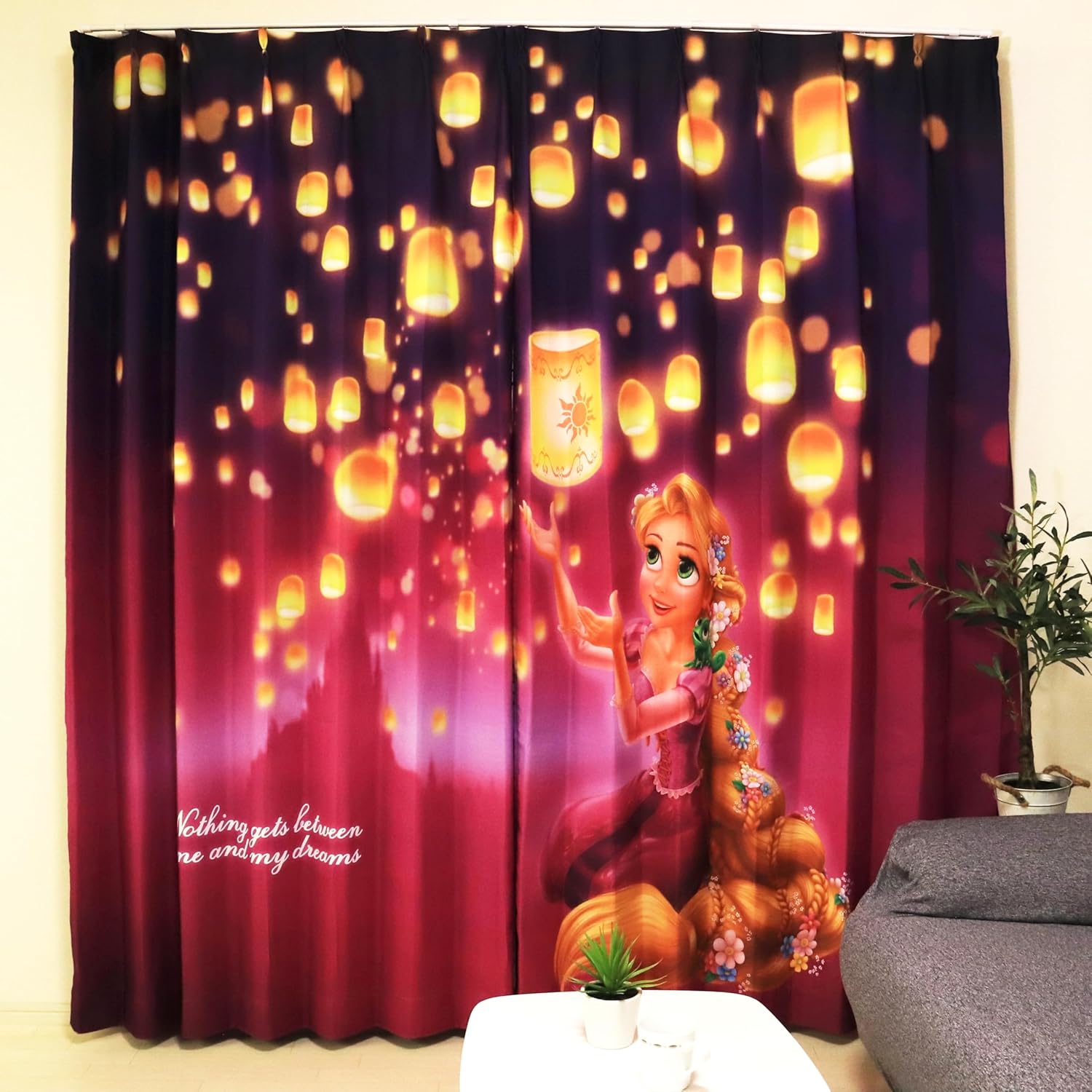 ディズニー 遮光カーテン ラプンツェル (絵羽柄 つながる一枚絵アートカーテン) 幅100x110cm丈 2枚組 洗える 可愛い グッズ パープル Disney プリンセス