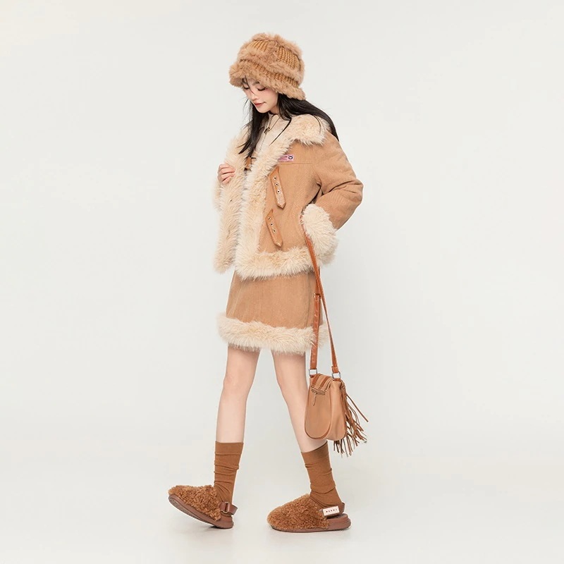 早春のアメリカンレトロなスーツスカート メデラ社はイミテーションフォックスファーコート+サスペンダードレスを着用 5,135円