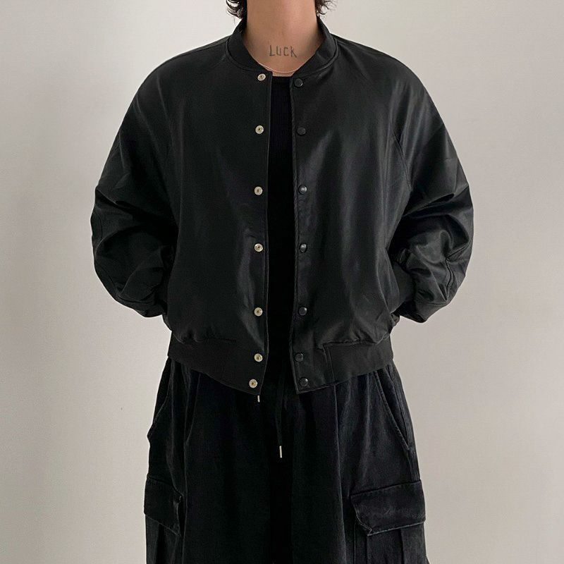 レトロな襟の革のジャケットメンズ春の新しいジャケットの韓国語バージョンの緩いバイク服の革のジャケット