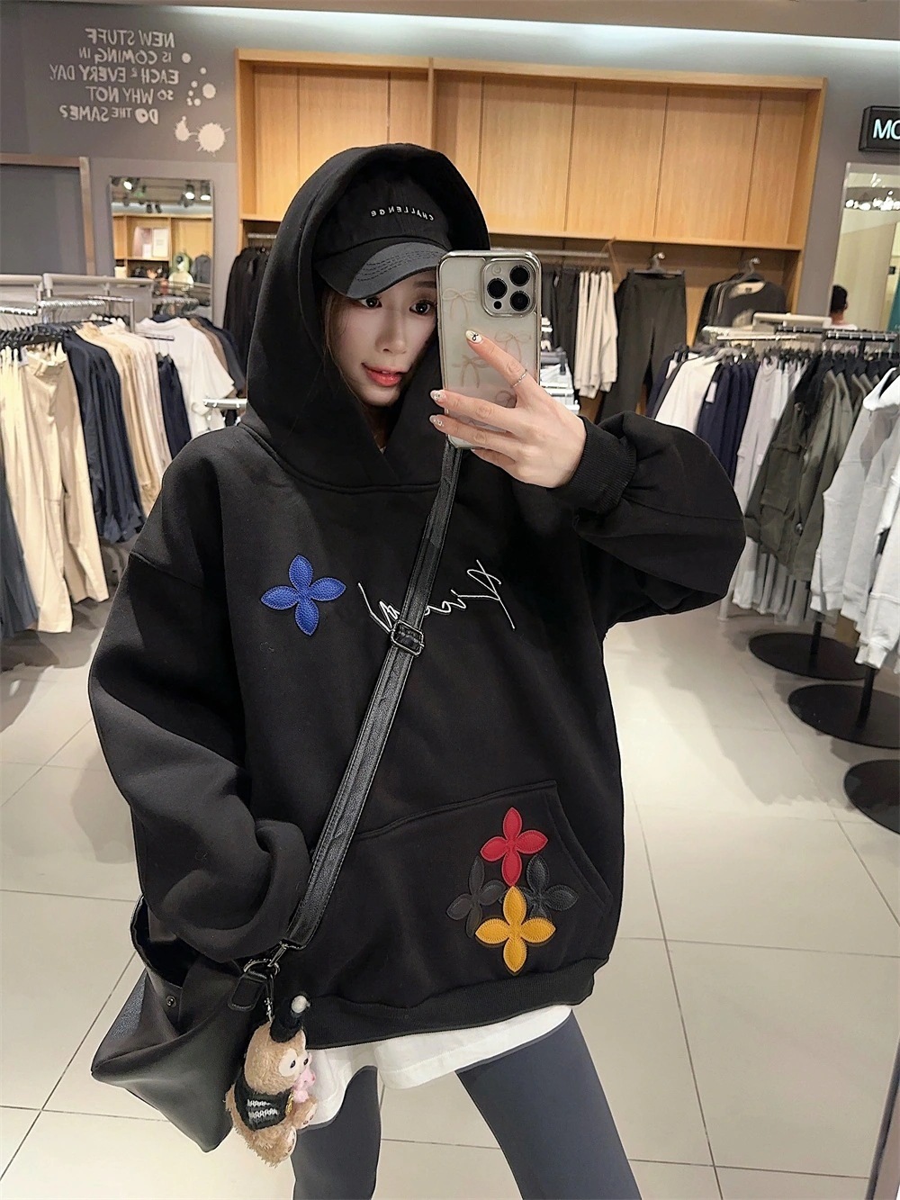 【急速出荷!】24パーカー プルオーバー 裏起毛 オーバーサイズ フラワーパッチ フード付き スウェット トップス ルーズ 長袖 レトロ 4,576円