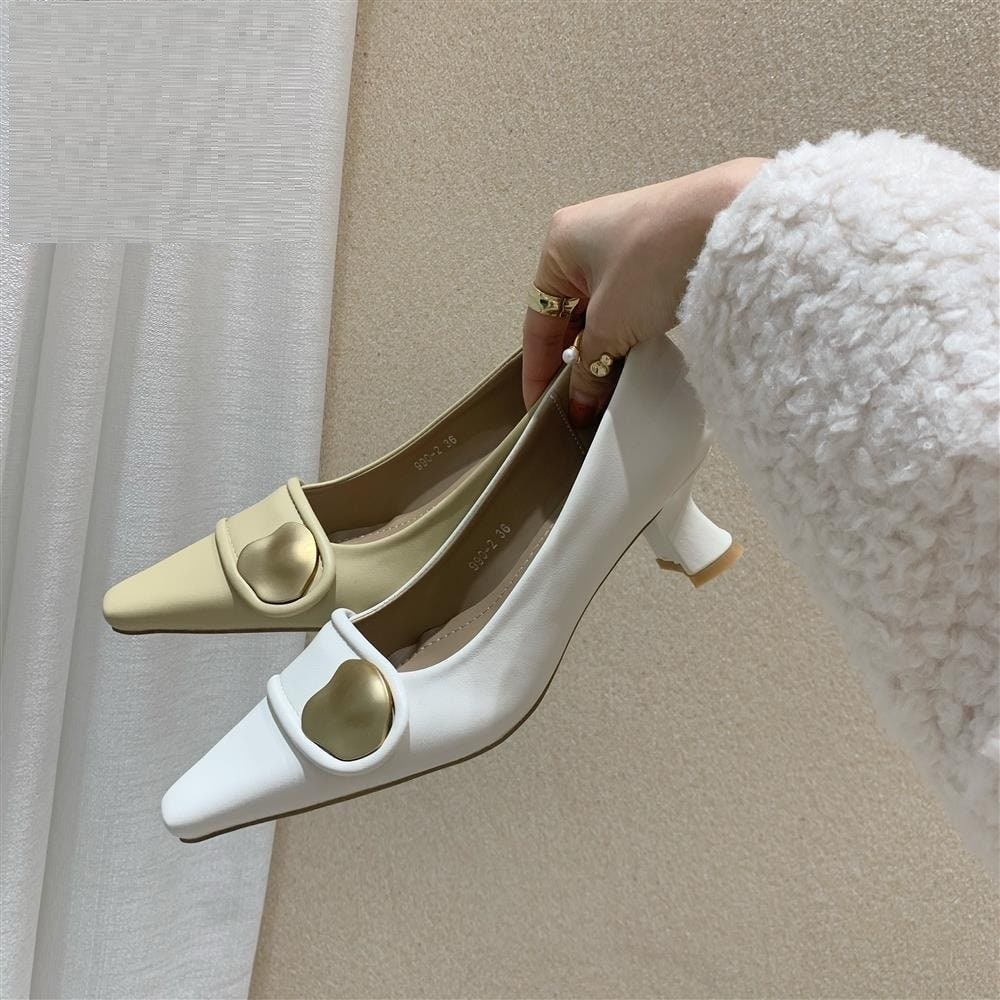 【3日以内出荷】クリスマス厚底今週の割引は 25% オフですシューズ ヒールパンプス 韓国ファッション フレンチヴィンテージ ハイヒール 太ヒール ポインテッドトゥ 百掛け 高級感 高さ4cm パンプ