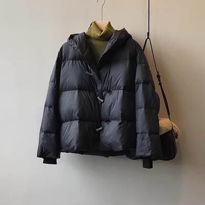 アウター レディース ダウンジャケット ショート 長袖 Vネック フード 前開き かわいい 大人可愛い きれいめ シンプル カジュアル 上品 おしゃれ レトロ こなれ感 エレガント モダン ベーシック